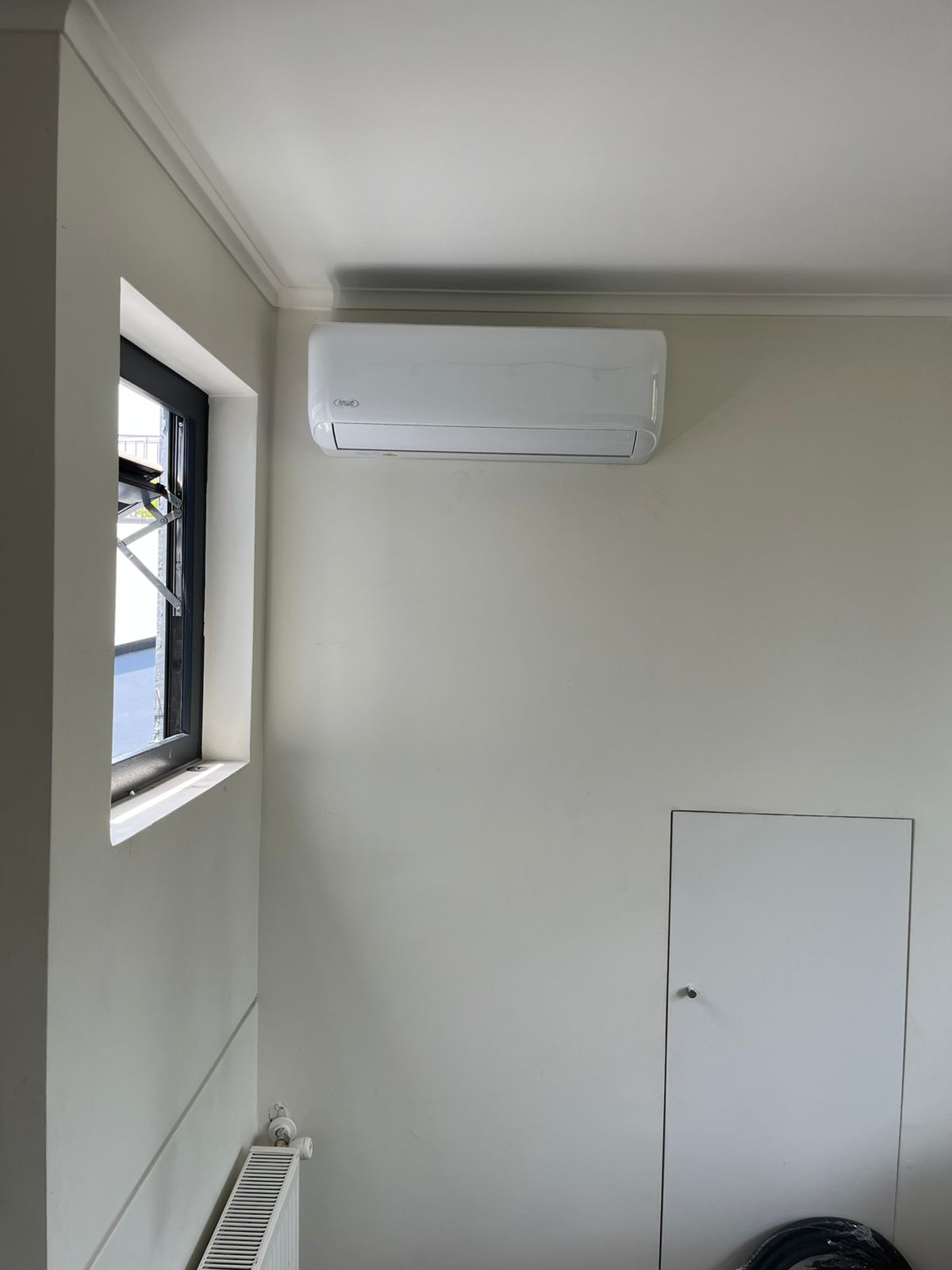 SPLIT MURO ECOFLOW 24000BTU/h + SOPORTE EXTERIOR + INSTALACIÓN + GARANTÍA 1 AÑO RM