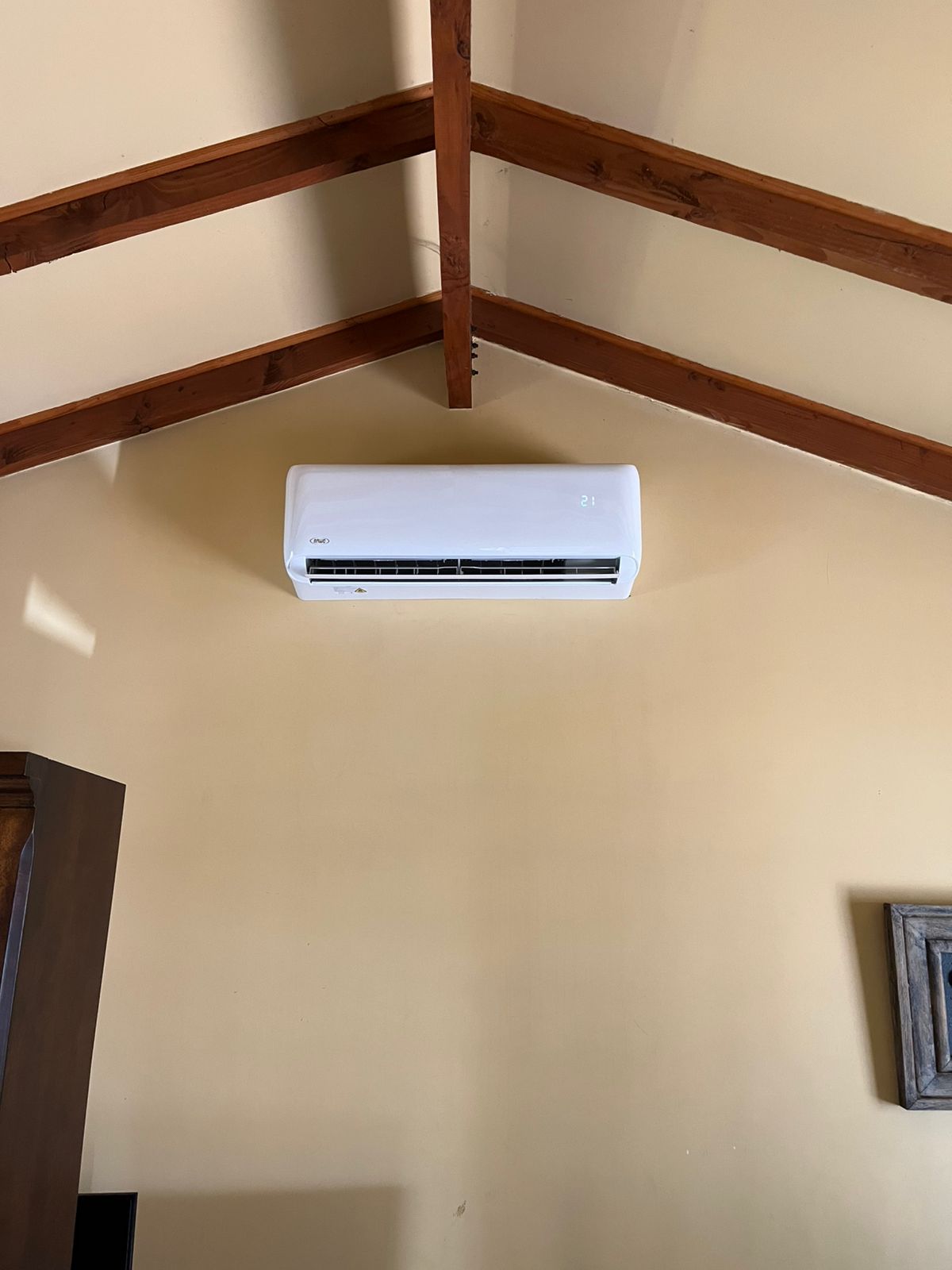 SPLIT MURO ECOFLOW 24000BTU/h + SOPORTE EXTERIOR + INSTALACIÓN + GARANTÍA 1 AÑO RM