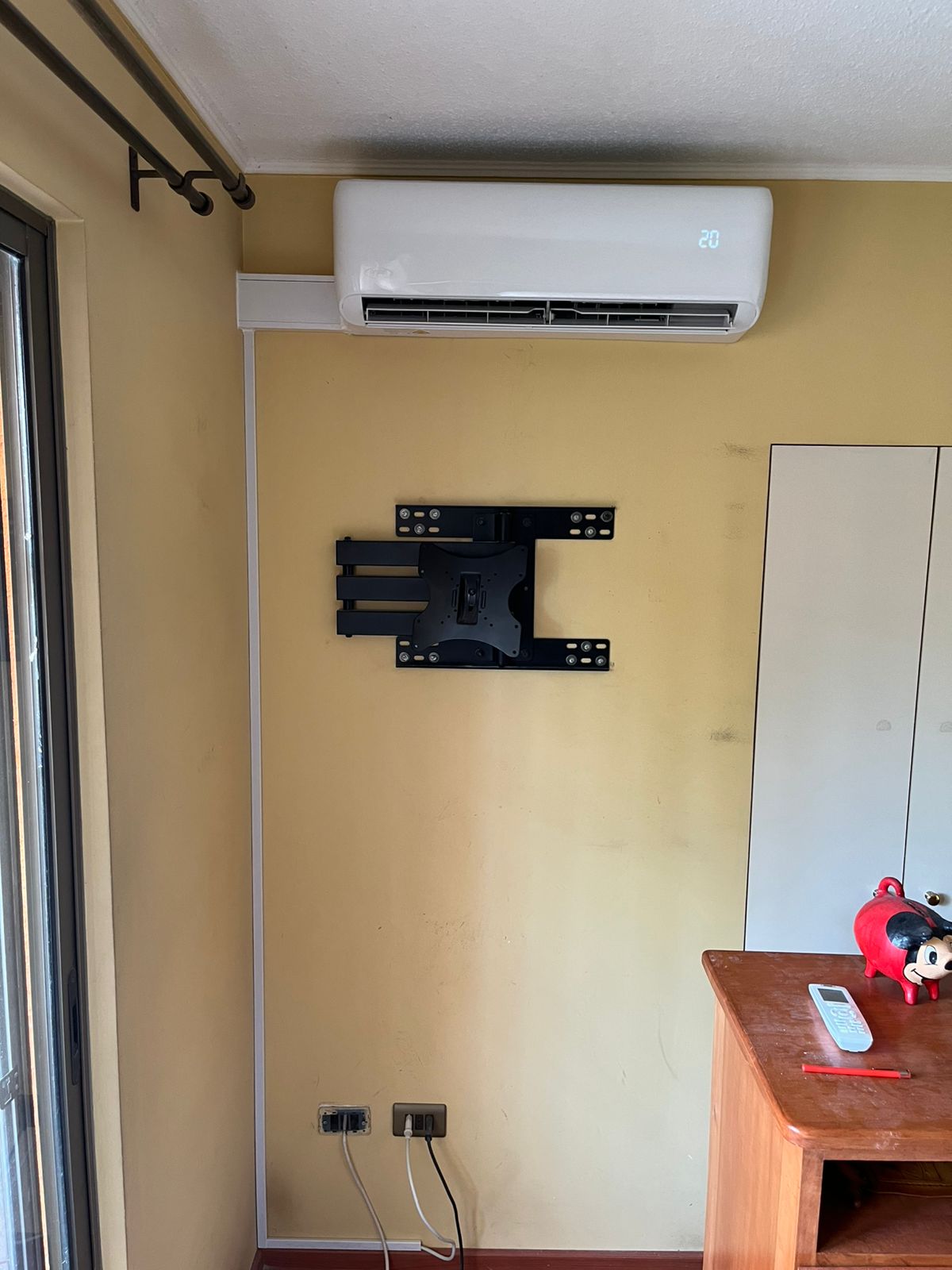 SPLIT MURO ECOFLOW 24000BTU/h + SOPORTE EXTERIOR + INSTALACIÓN + GARANTÍA 1 AÑO RM