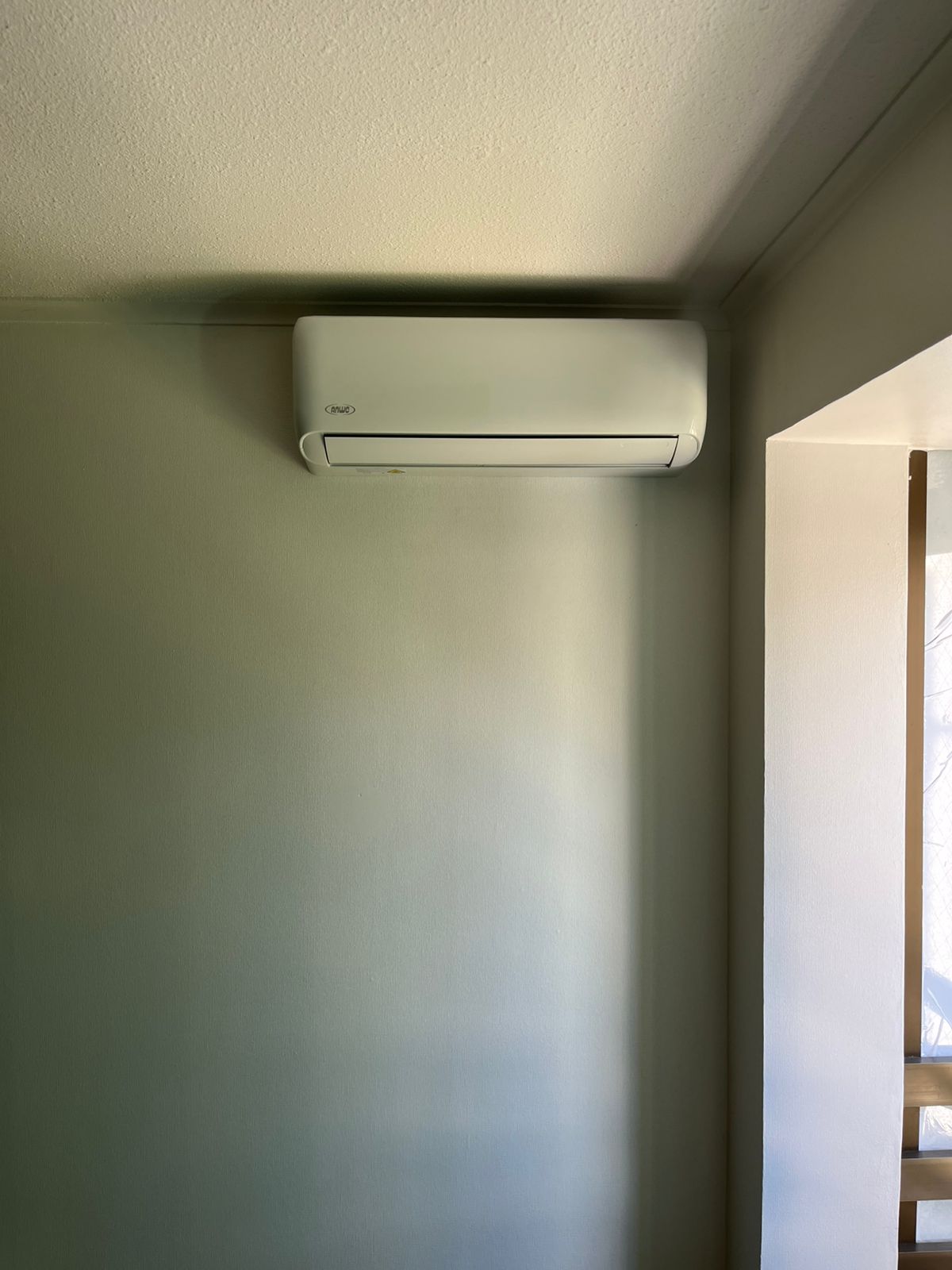 SPLIT MURO ECOFLOW 24000BTU/h + SOPORTE EXTERIOR + INSTALACIÓN + GARANTÍA 1 AÑO RM