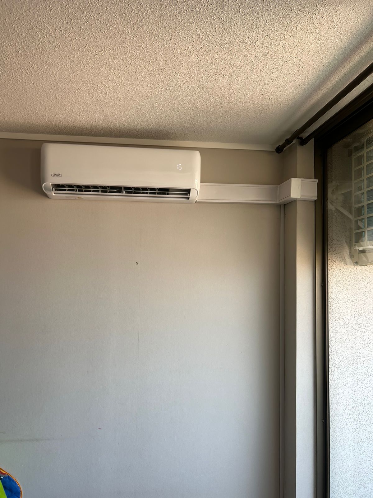 SPLIT MURO ECOFLOW 24000BTU/h + SOPORTE EXTERIOR + INSTALACIÓN + GARANTÍA 1 AÑO RM